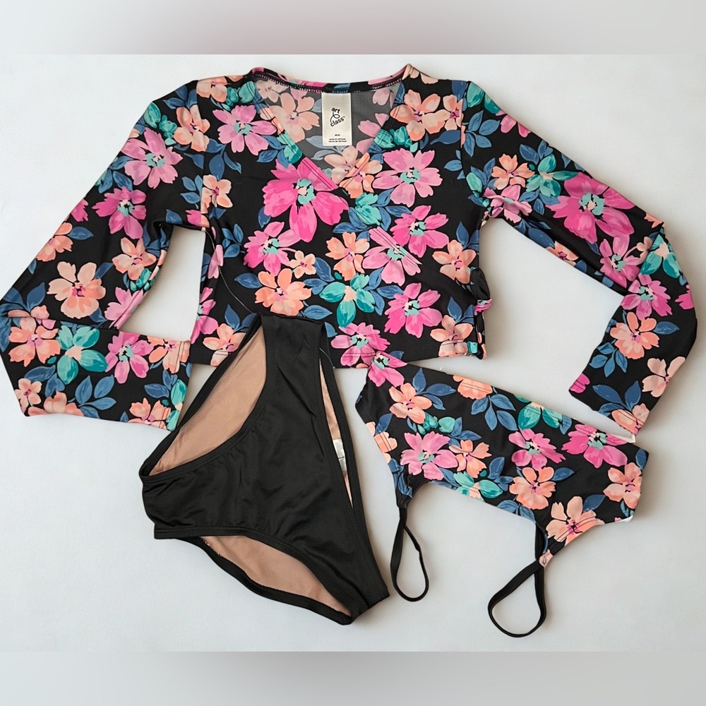 Art Class 3 piece swimsuit w/rash guard top